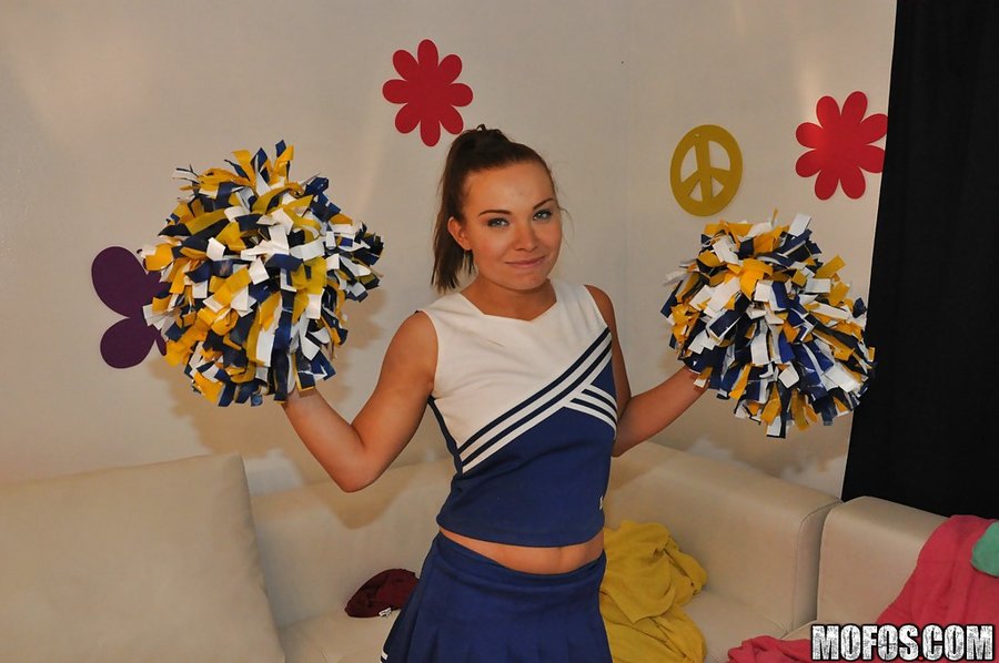 Sexy teen cheerleader - XXX Dessert - Picture 7