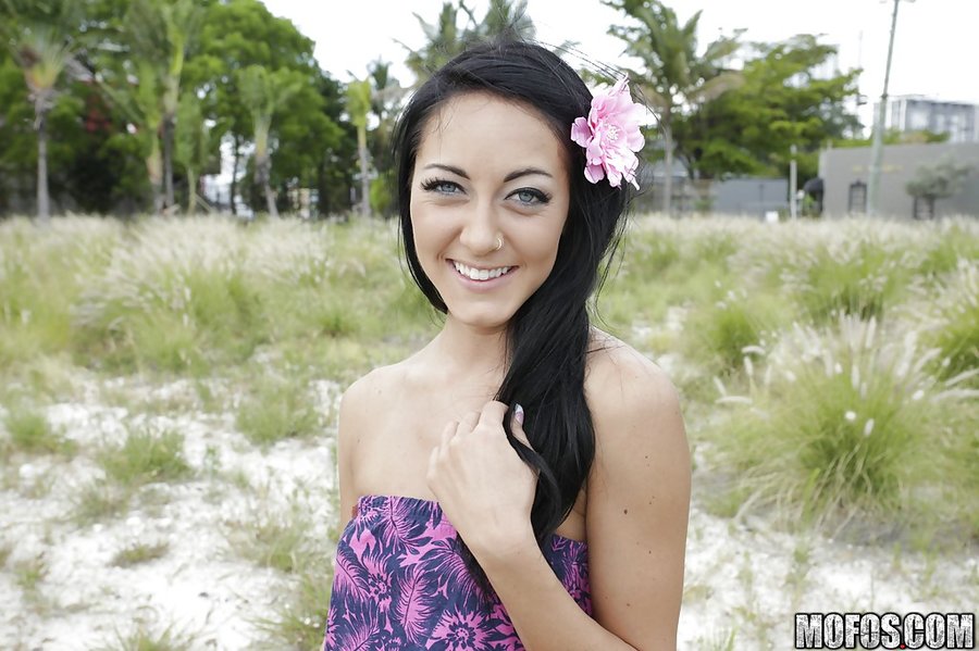 American brunette teen girlfriend - XXX Dessert - Picture 1