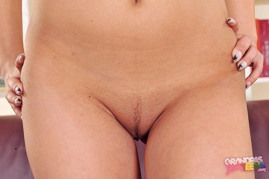 Tiny gloryhole - XXX Dessert - Picture 9