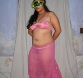 Seductive gorgeous amateur babe