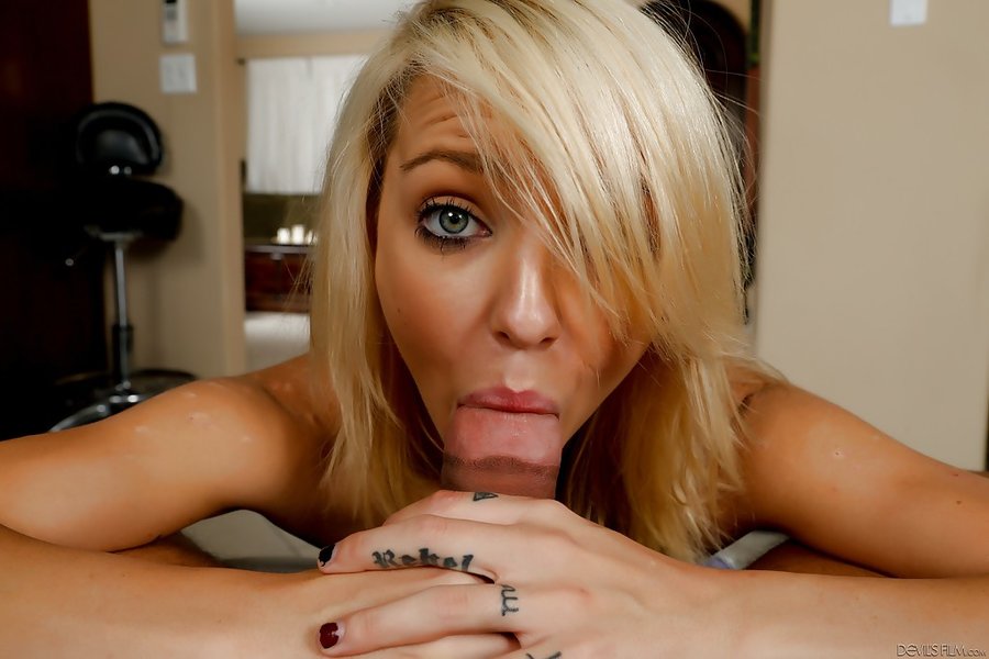 Blonde cumshot handjob - XXX Dessert - Picture 2