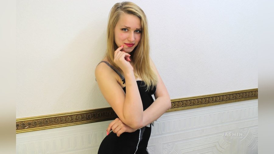 18yo camgirl squirt - XXX Dessert - Picture 3