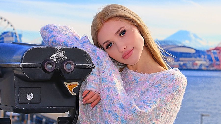 Petite teen oil - XXX Dessert - Picture 3