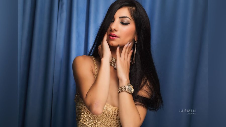 Athletic dark eyes girl - XXX Dessert - Picture 1