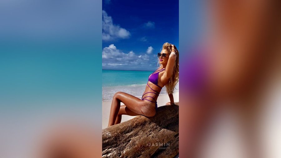 Big tits oil dildo - XXX Dessert - Picture 4