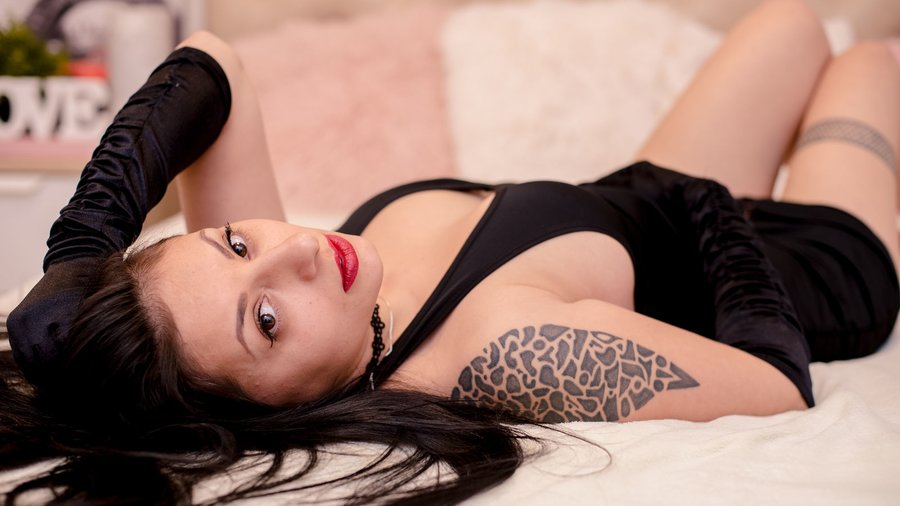 Straight dark eyes girl - XXX Dessert - Picture 3