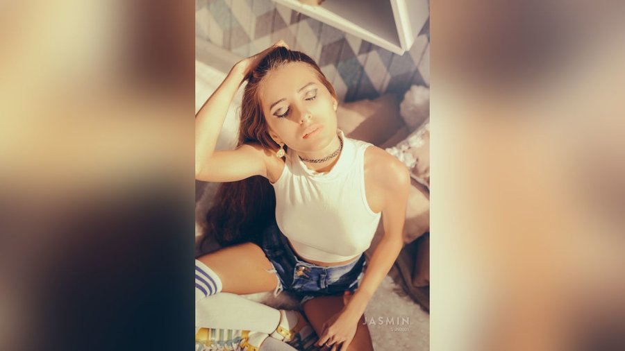 Petite green eyes girl - XXX Dessert - Picture 3