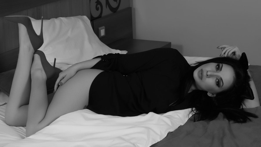 Petite blue eyes girl - XXX Dessert - Picture 4