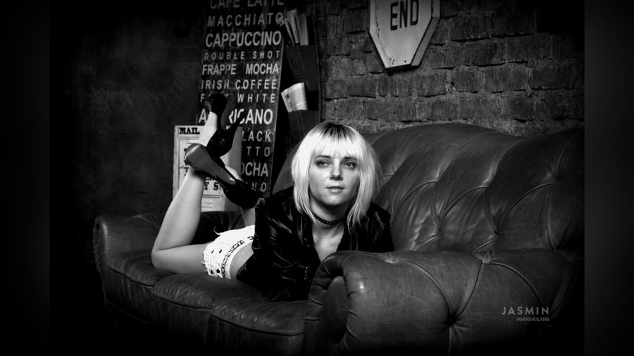 Girl live sex - XXX Dessert - Picture 1