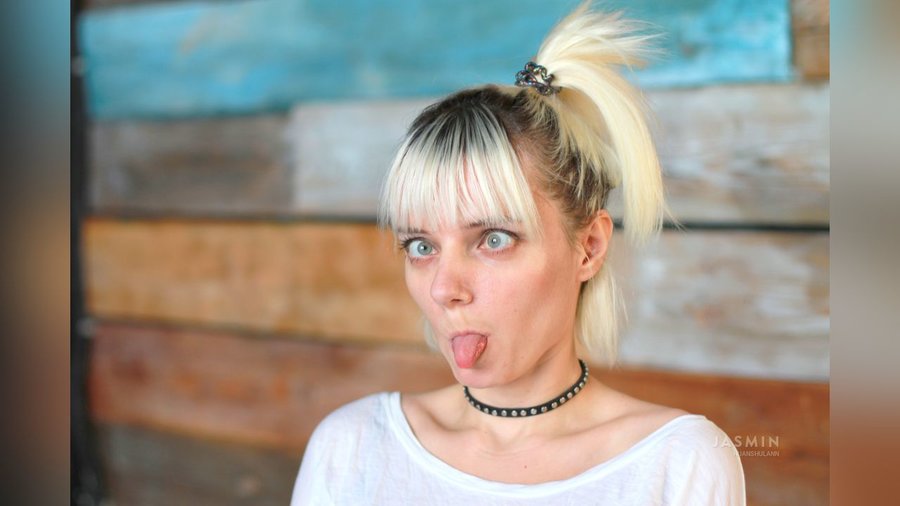 Athletic big tit milf - XXX Dessert - Picture 3