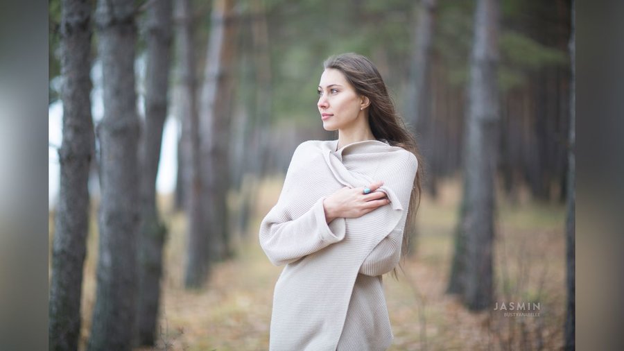 Petite vibrator squirt - XXX Dessert - Picture 1