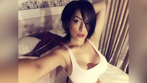 Webcam striptease big tits - Picture 4