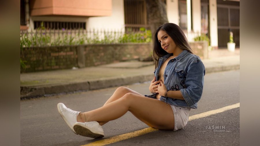 Tiny tits fingering squirt - XXX Dessert - Picture 3