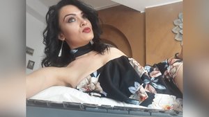 Bisexual green eyes girl - XXX Dessert - Picture 2