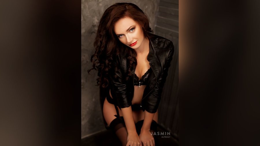 Petite striptease - XXX Dessert - Picture 4