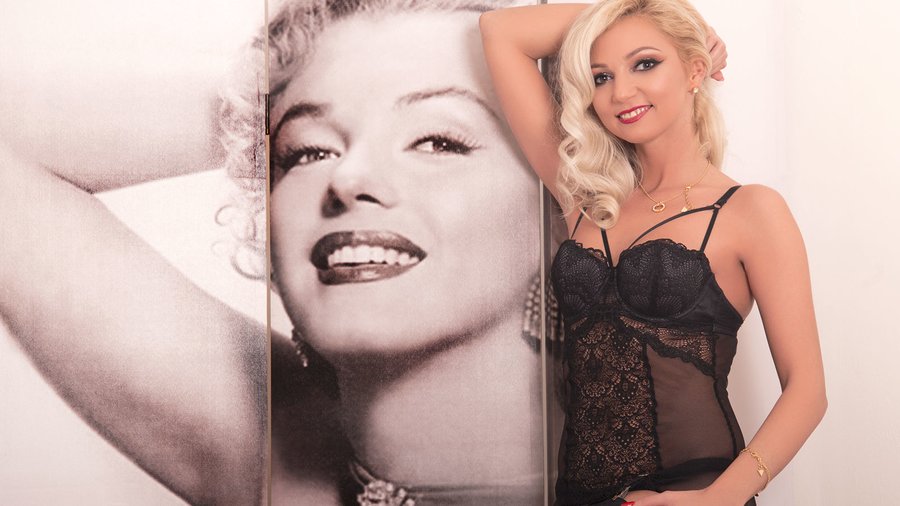 Athletic milf - XXX Dessert - Picture 2