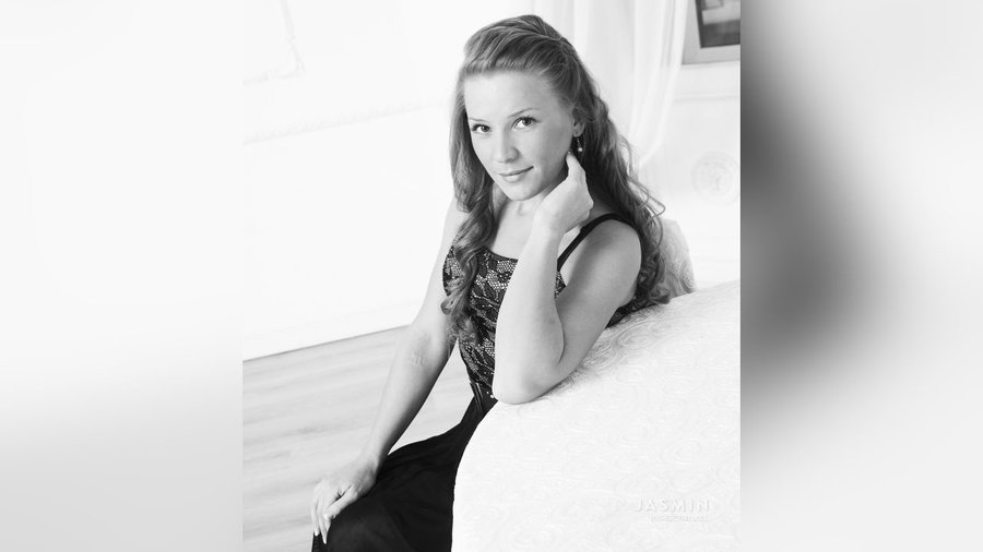 Athletic fingering - XXX Dessert - Picture 3