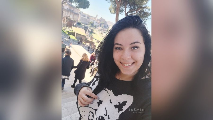 Athletic big tit teen - XXX Dessert - Picture 2