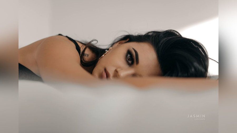 Big tit spanish oil - XXX Dessert - Picture 3