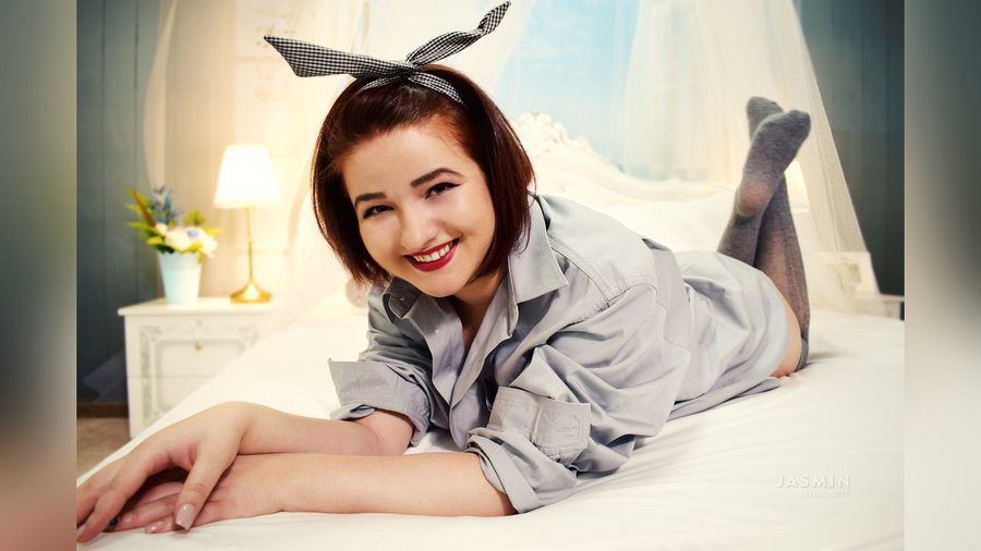 Petite 19yo - XXX Dessert - Picture 1