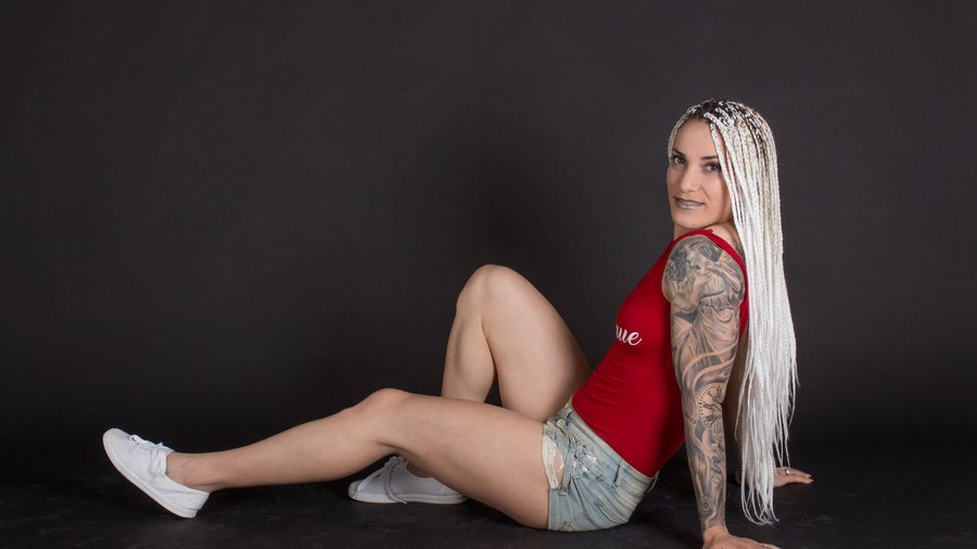 Latin big tits oil - XXX Dessert - Picture 3