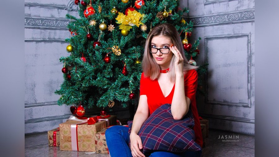 Straight dark eyes girl - XXX Dessert - Picture 1