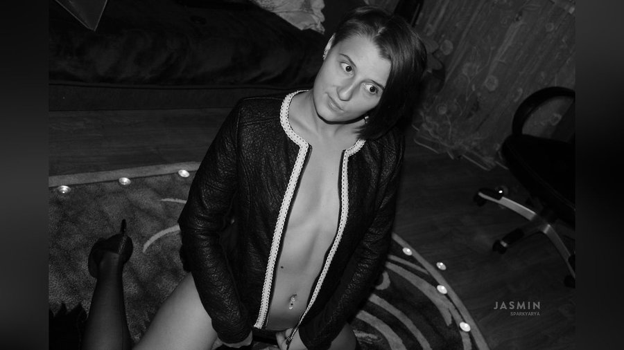 Camgirl dildo squirt - XXX Dessert - Picture 3