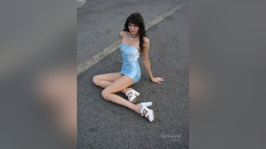 Teen bisexual squirt - XXX Dessert - Picture 3