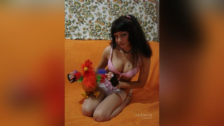 Petite squirt - XXX Dessert - Picture 2