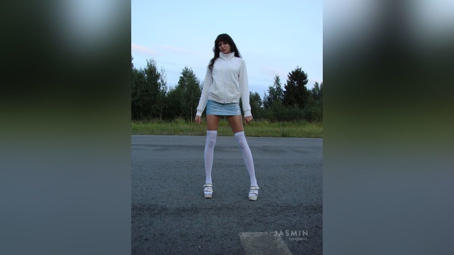 Petite camgirl squirt - XXX Dessert - Picture 4