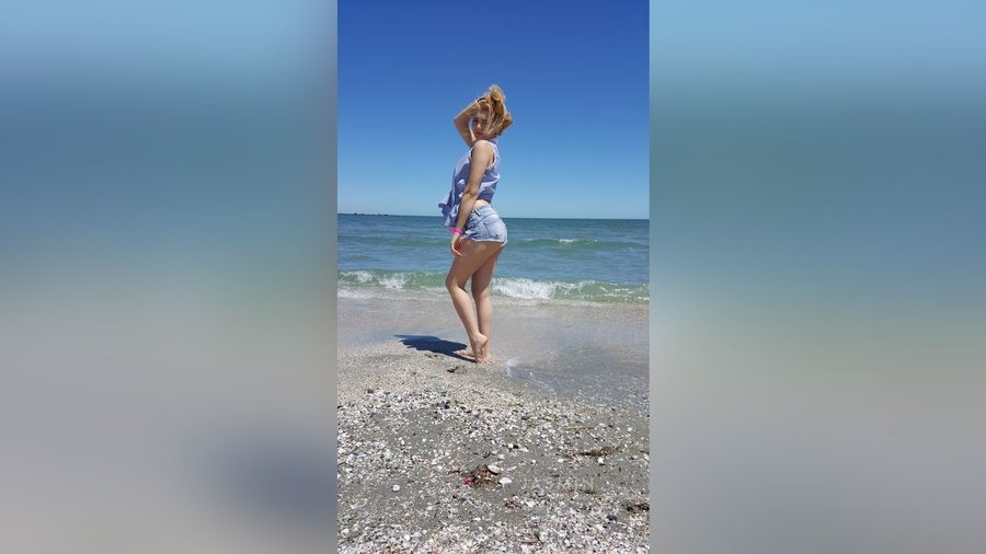 Petite teen webcam striptease - XXX Dessert - Picture 2