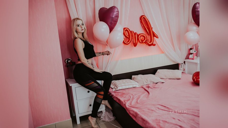 Straight teen green eyes girl - XXX Dessert - Picture 2