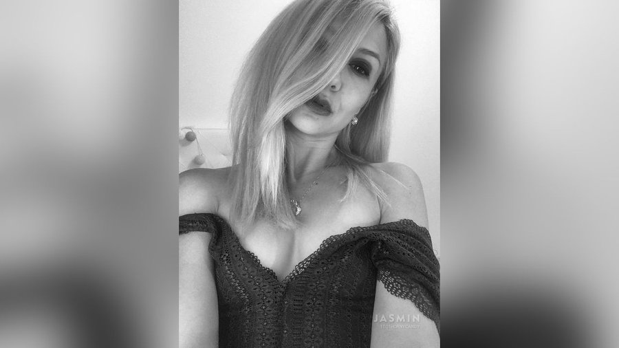 Tiny tits webcam squirt - XXX Dessert - Picture 1