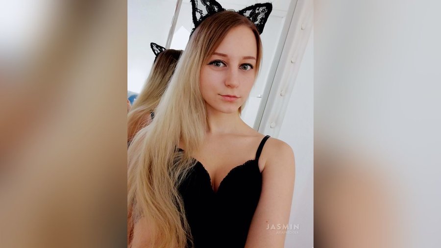 18yo vibrator - XXX Dessert - Picture 3