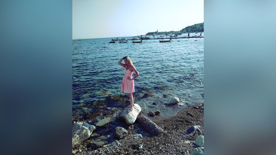 18yo blue eyes girl - XXX Dessert - Picture 3