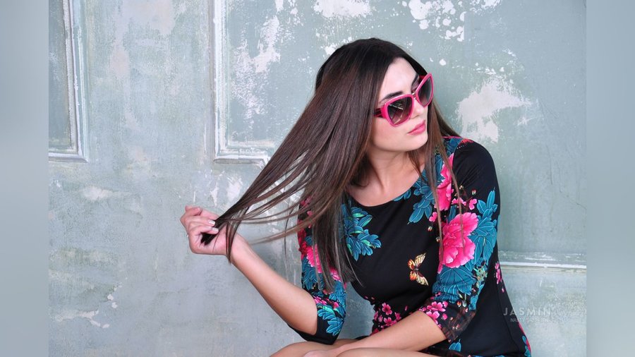 Athletic blue eyes girl - XXX Dessert - Picture 2