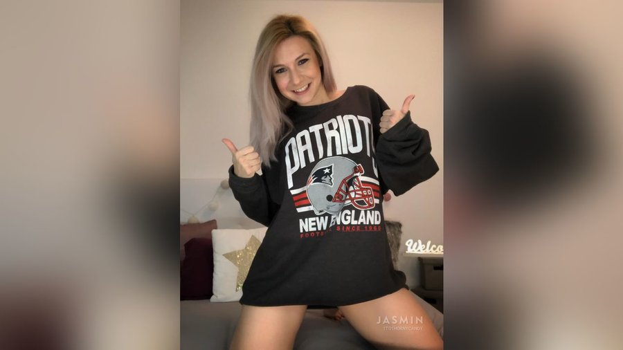 Tiny tits cameltoe - XXX Dessert - Picture 1