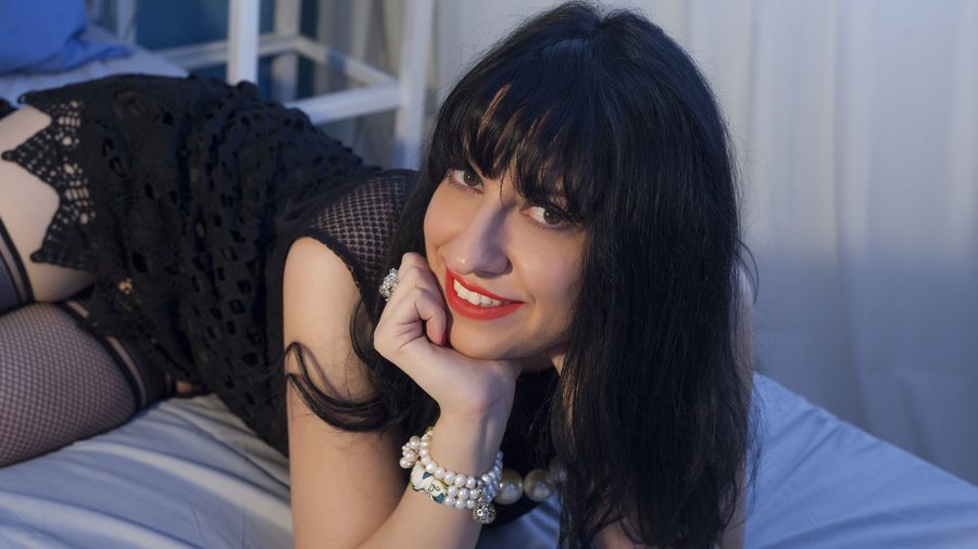 Bisexual italian milf - XXX Dessert - Picture 3