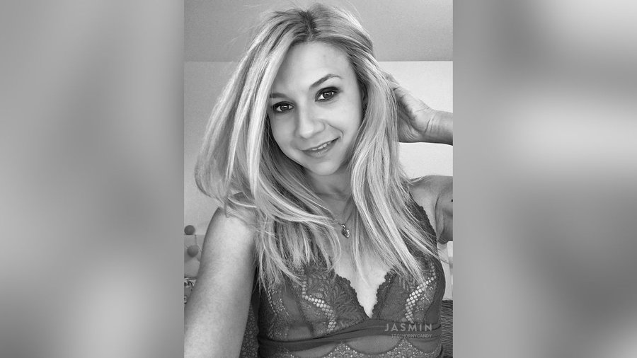 Tiny tits bisexual - XXX Dessert - Picture 4