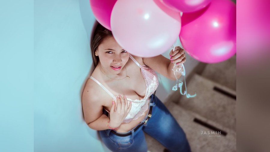 Latin big tit teen dancing - XXX Dessert - Picture 4