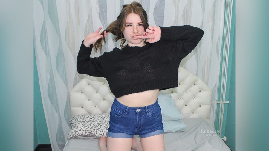 Petite 18yo girl - XXX Dessert - Picture 3