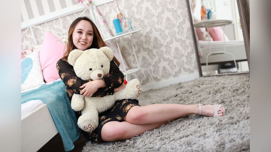 Asian 18yo oil - XXX Dessert - Picture 2