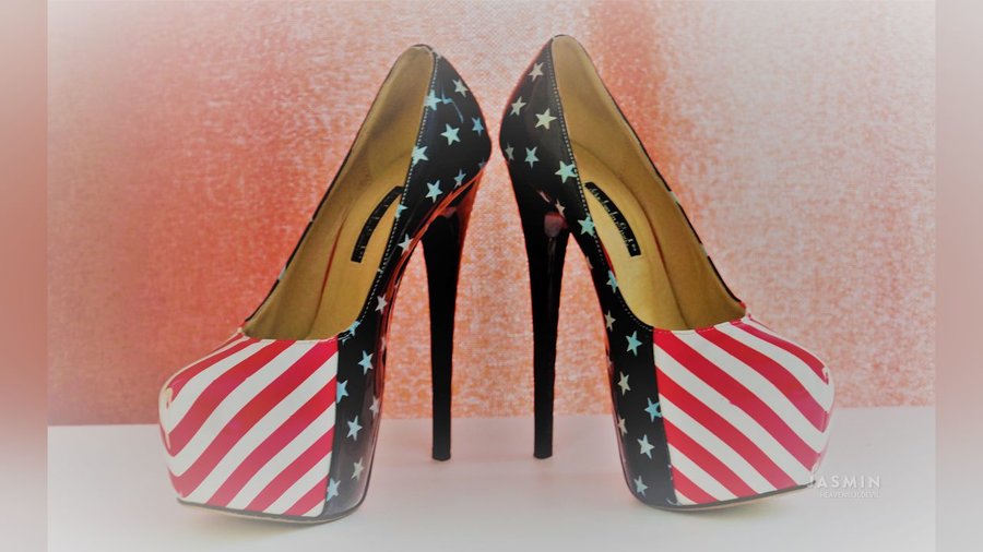 Petite cameltoe - XXX Dessert - Picture 2