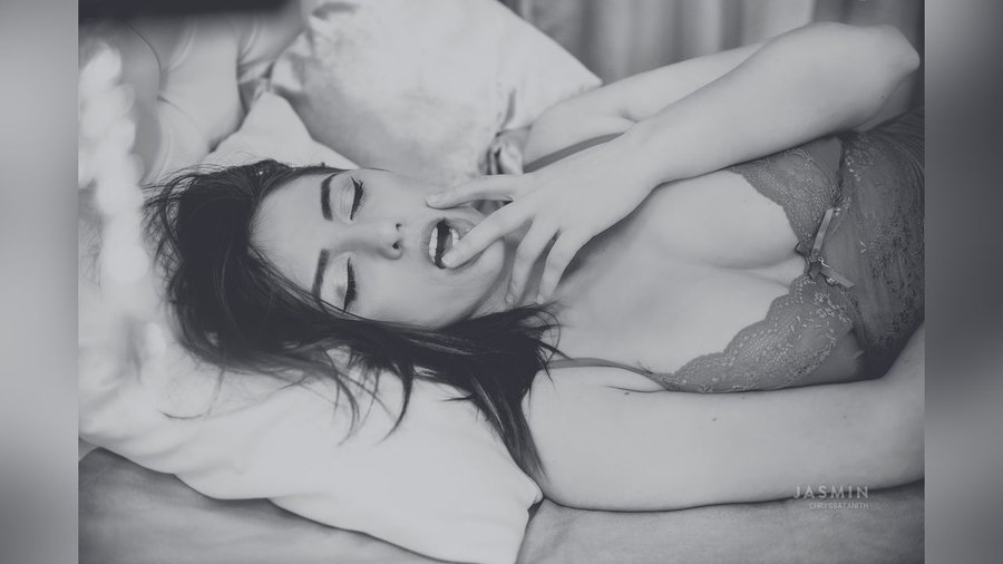 Bisexual athletic milf - XXX Dessert - Picture 3