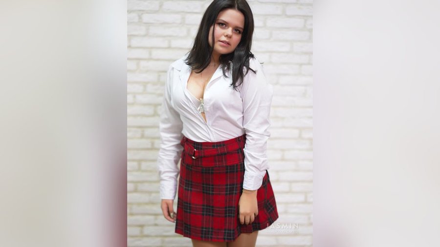 18yo dark eyes girl - XXX Dessert - Picture 1