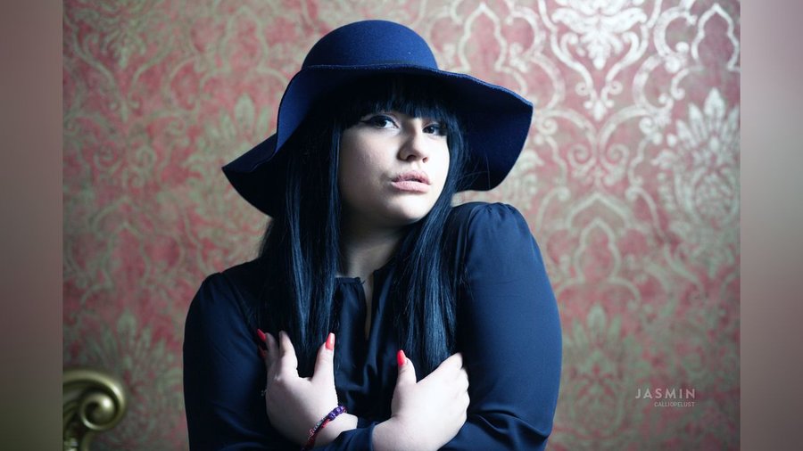 19yo dark eyes girl - XXX Dessert - Picture 3