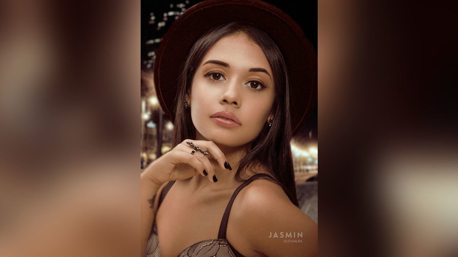 Latin dark eyes girl - XXX Dessert - Picture 1