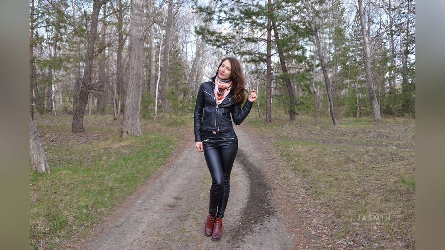 Brown eyes girl - XXX Dessert - Picture 1