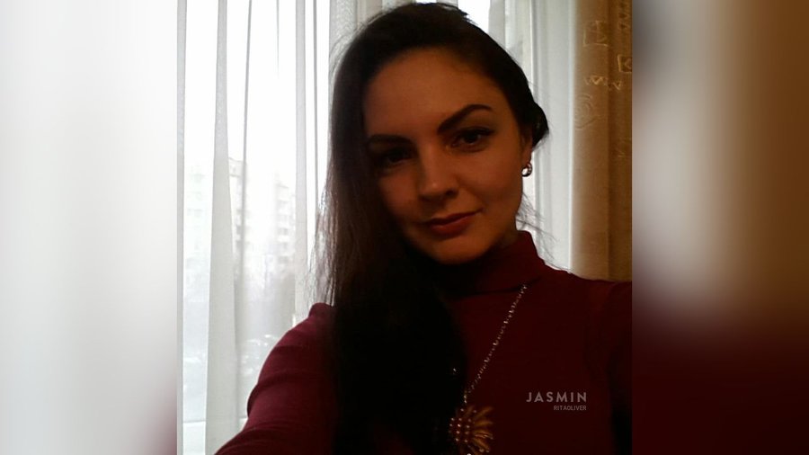 Petite webcam striptease - XXX Dessert - Picture 1