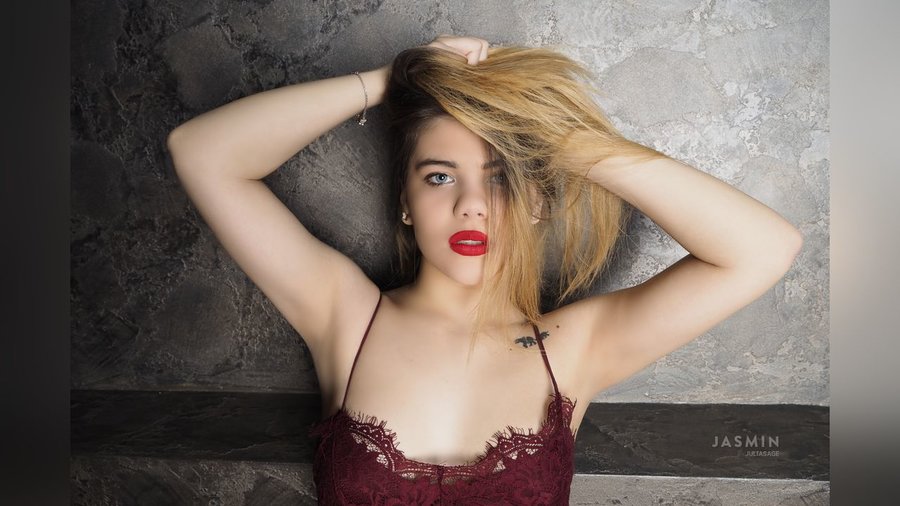 19yo strap on - XXX Dessert - Picture 2